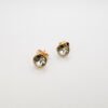 Prabangūs aukso spalvos auskarai su Swarovski kristalais – elegantiškas ir spindintis aksesuaras. Įsigyk jau dabar tautinka.lt